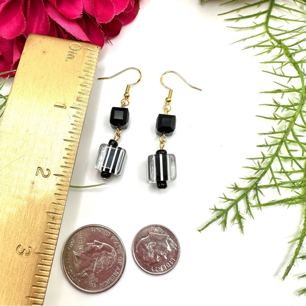 NEW⚜️Spun Glass & Black Crystal Beaded Earrings - Picture 5 of 5